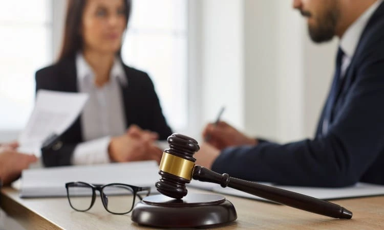 شماره تلفن وکیل تعزیرات